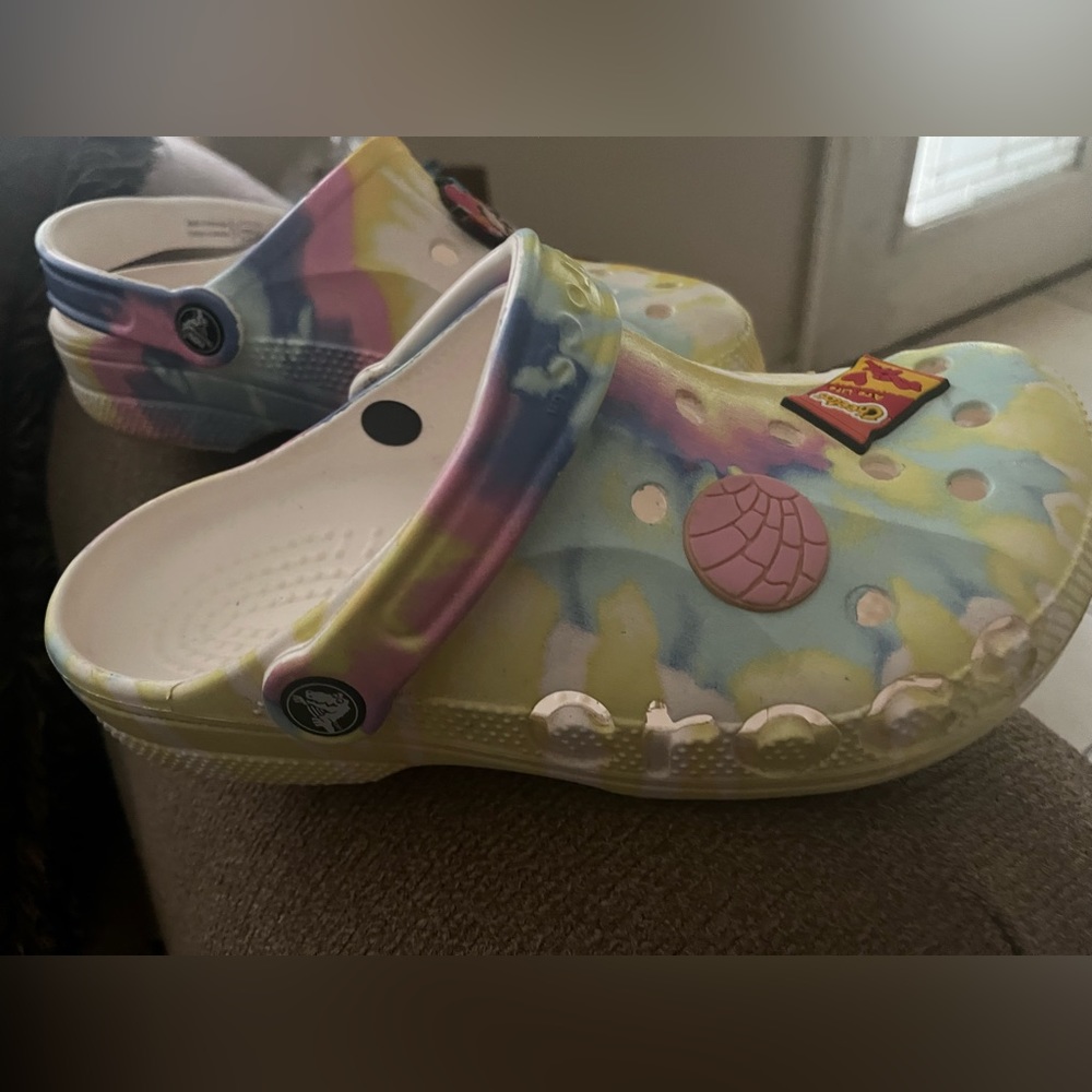 Pastel tie-dye women’s crocs - Picture 3 of 4
